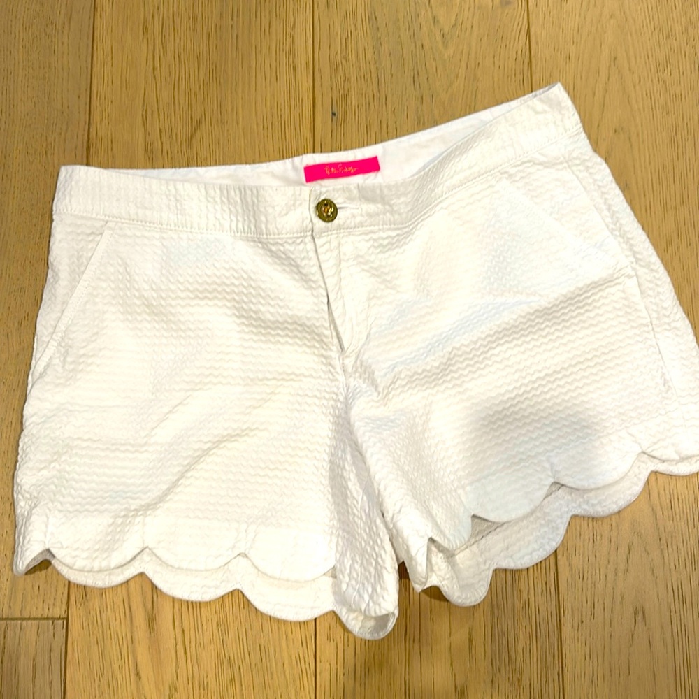 NWOT Lilly Pulitzer scallop shorts